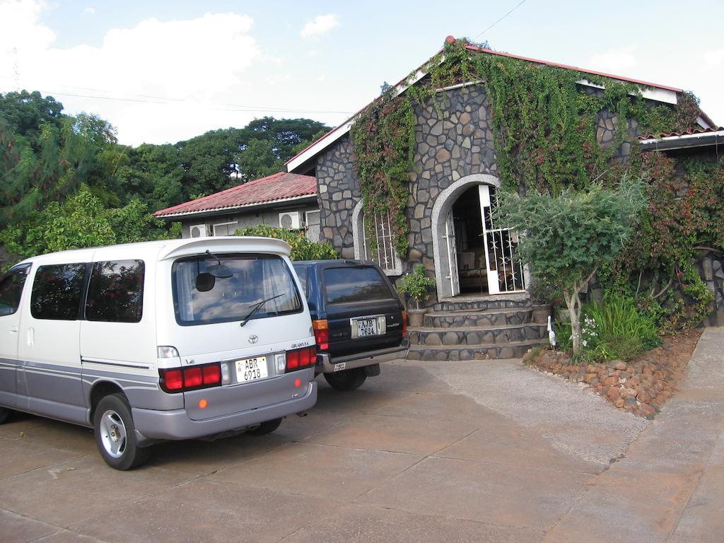 The Stone Guest House Livingstone Extérieur photo