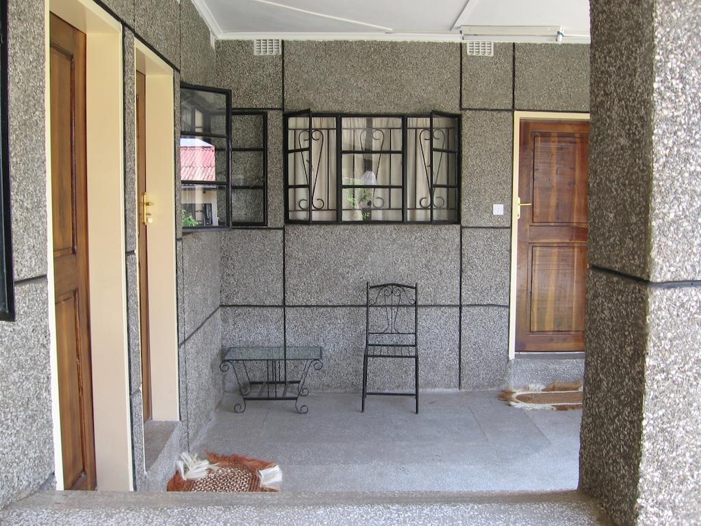 The Stone Guest House Livingstone Extérieur photo